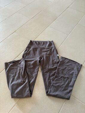 NWOT Vuori Halo Essential Wideleg Flare Pants DreamKnit Heather Gray Charcoal S